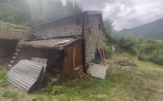Fiumalbo Loc. I Ronchi  Stalla da Ristrutturare