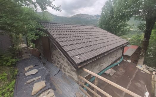 Fiumalbo Loc. I Ronchi  Stalla da Ristrutturare