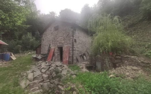 Fiumalbo Loc. I Ronchi  Stalla da Ristrutturare