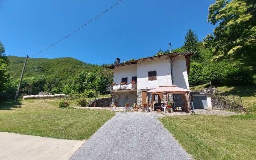 Fiumalbo località Dogana Nuova , Ampia Mansarda 3 Camere