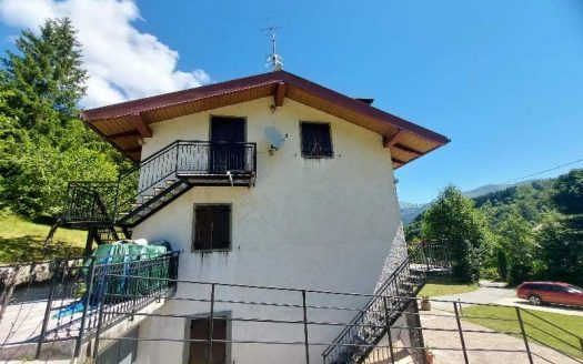 Fiumalbo località Dogana Nuova , Ampia Mansarda 3 Camere