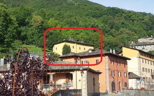 Fiumalbo Trilocale con Caminetto comodo al Centro