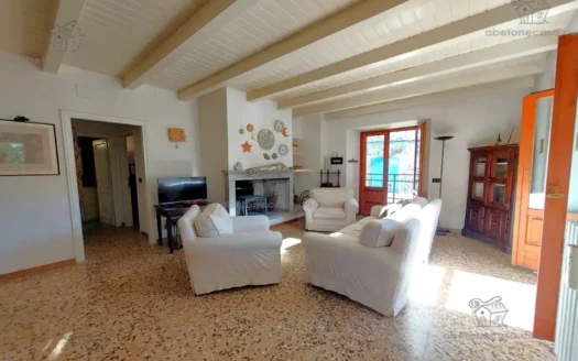 Dogana Nuova Ampio Trilocale con Terrazza Soleggiata