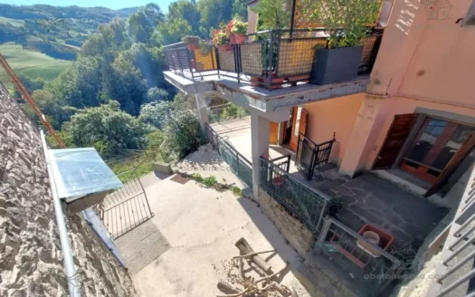 Dogana Nuova Ampio Trilocale con Terrazza Soleggiata